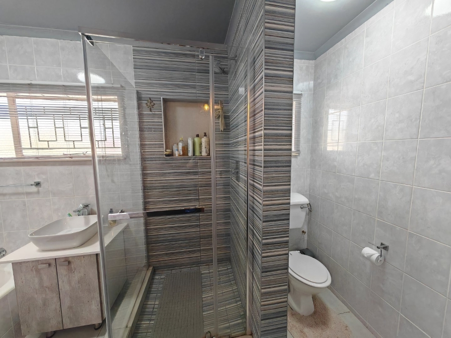 5 Bedroom Property for Sale in Heuwelsig Free State